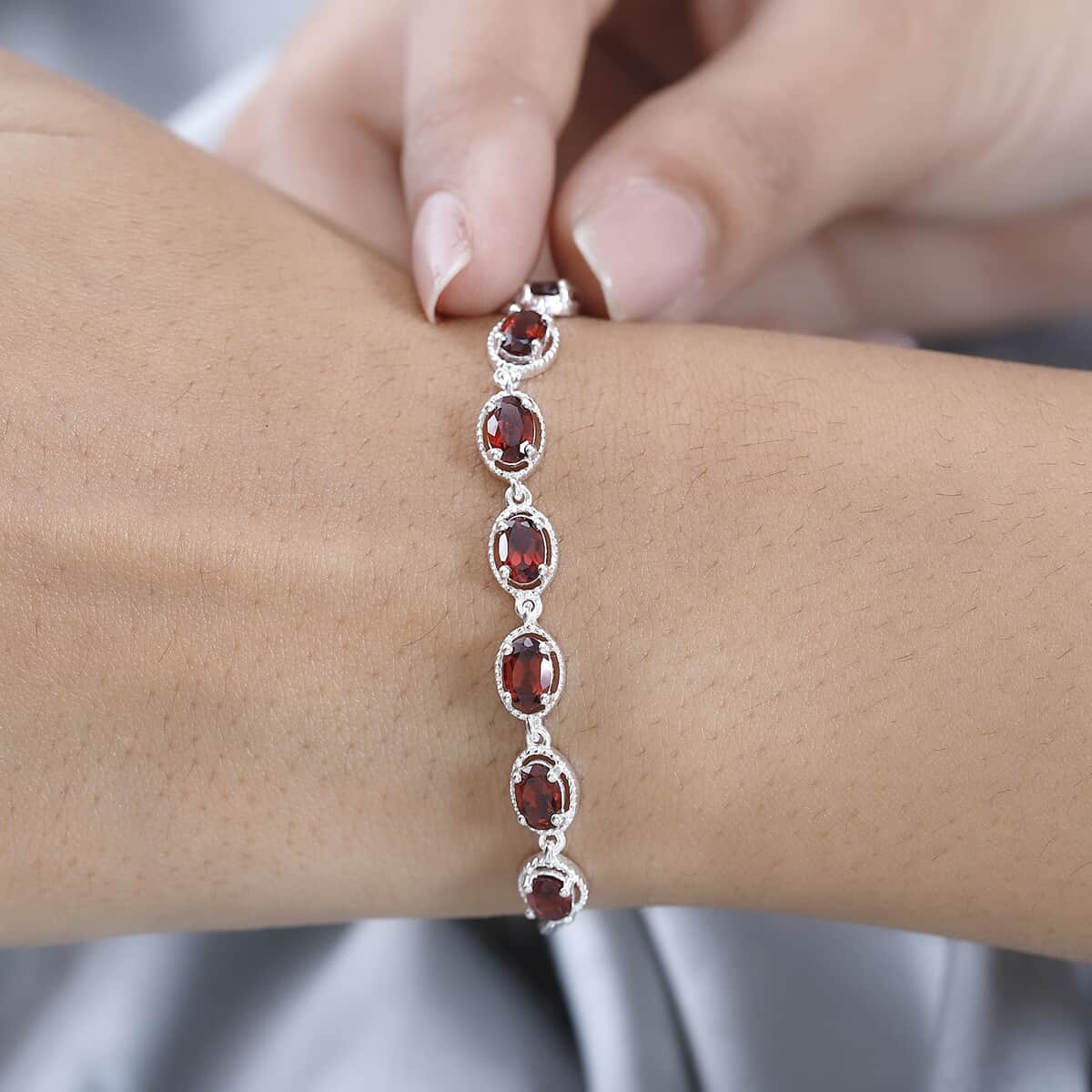 Mozambique Garnet Bolo Bracelet in Sterling Silver and Stainless Steel (10.50 In) 3.90 ctw image number 2