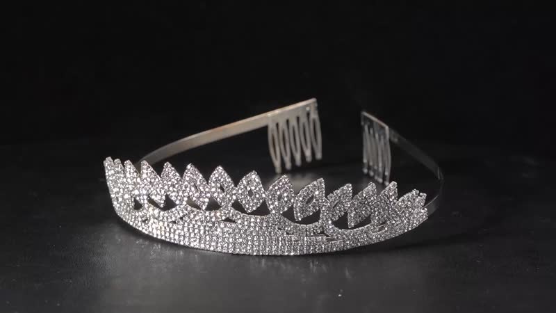 Doorbuster Austrian Crystal Tiara in Silvertone