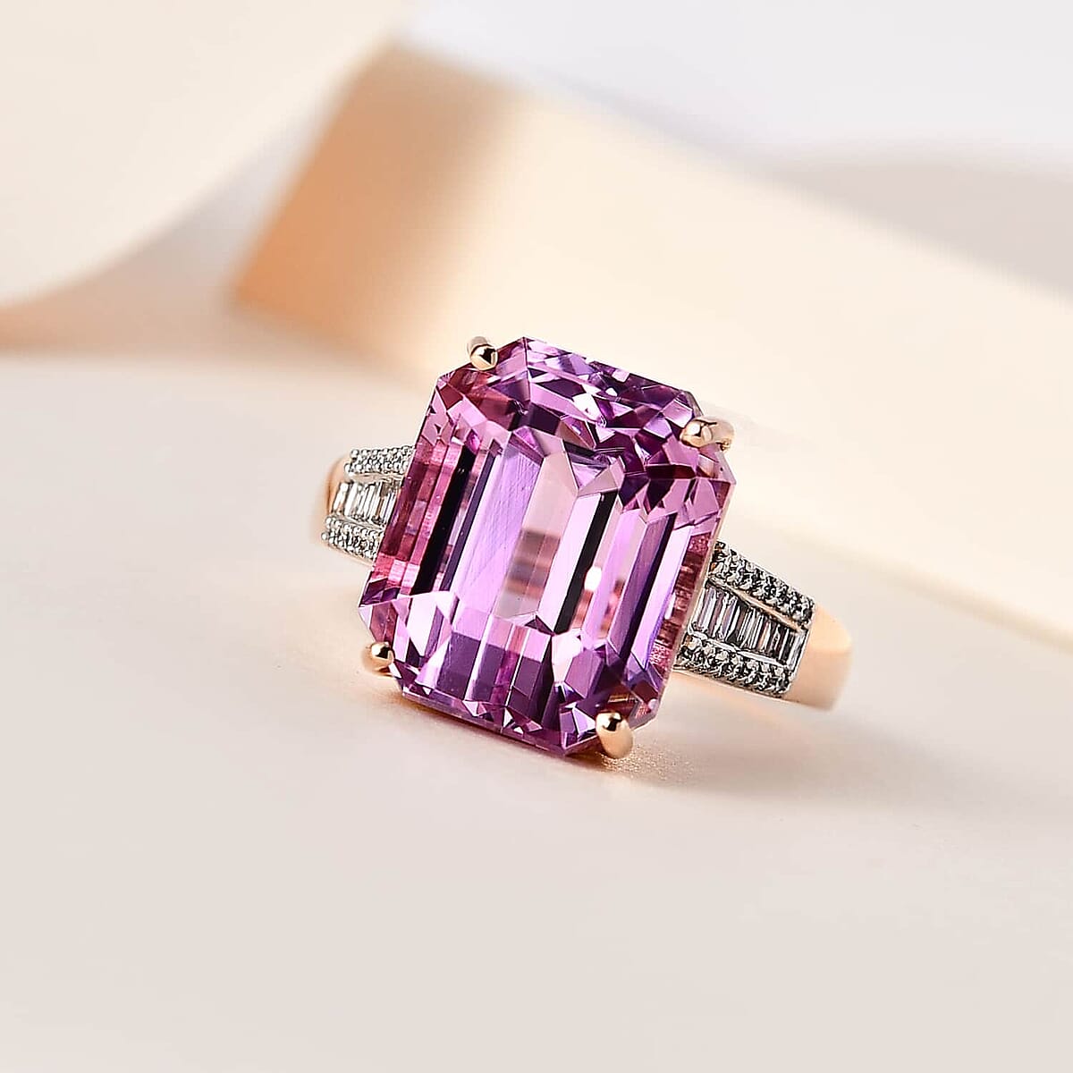Certified and Appraised Iliana 18K Rose Gold AAA Patroke Kunzite and G-H SI Diamond Ring (Size 9.0) 5.60 Grams 12.75 ctw image number 1