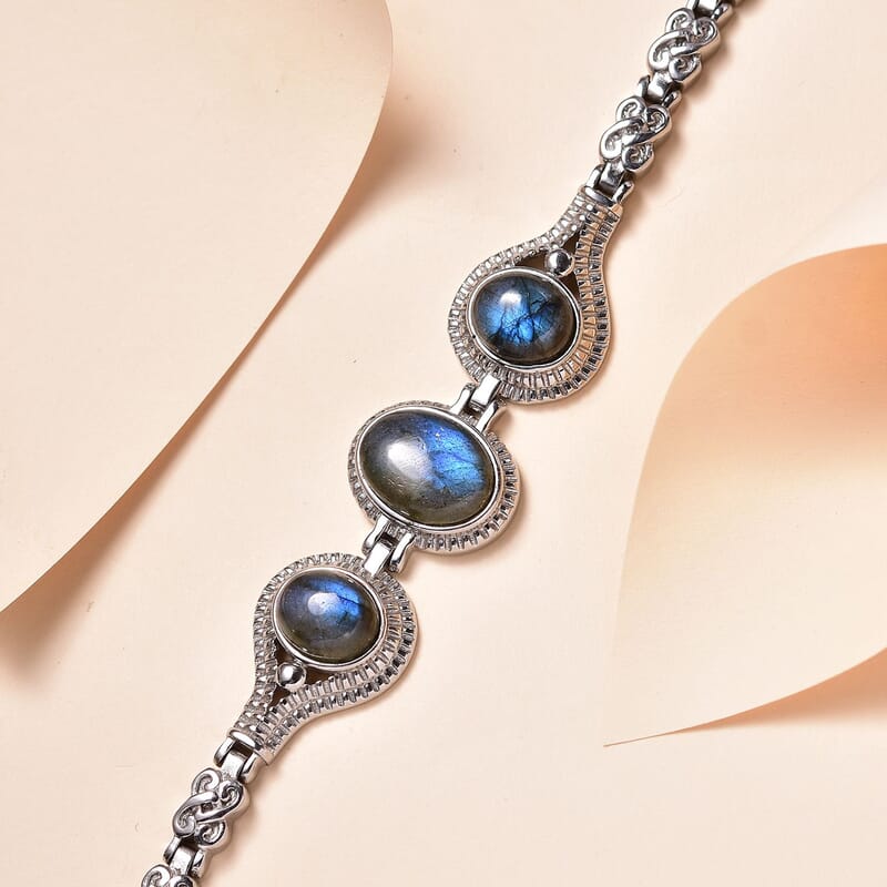 Malagasy Labradorite Toggle Clasp Bracelet in Stainless Steel (7.00 In) 20.25 ctw