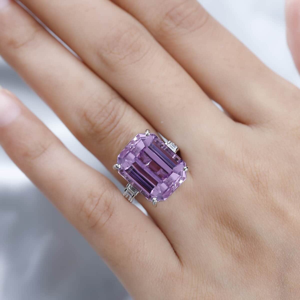 Certificate and Appraised Rhapsody 950 Platinum AAAA Patroke Kunzite, Diamond (E-F, VS2) (0.23 cts) Ring (Size 7.0) (10.30 g) 24.50 ctw image number 2