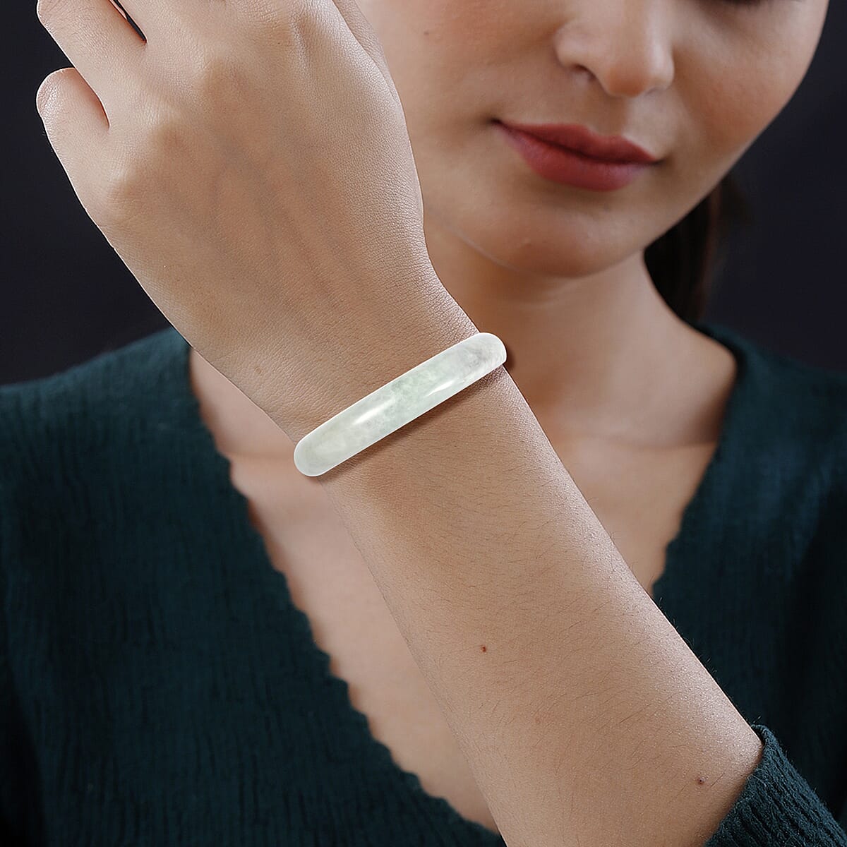 Natural Jade Bangle Bracelet (7.25 in) 270.00 ctw image number 2
