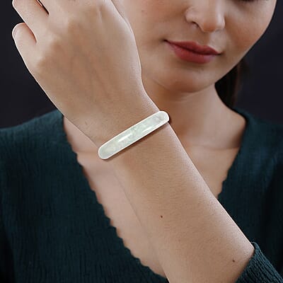 Natural Jade Bangle Bracelet (7.25 in) 270.00 ctw