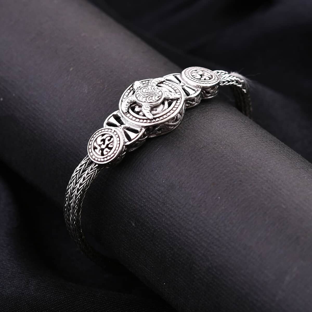 Bali Legacy Sterling Silver Toggle Clasp Turtle Bracelet (6.50-8.0In) 19.20 Grams image number 1