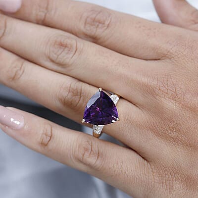 Luxoro AAA Zambian Amethyst and Moissanite 9.25 ctw Ring in 10K Yellow Gold (Size 7.0)