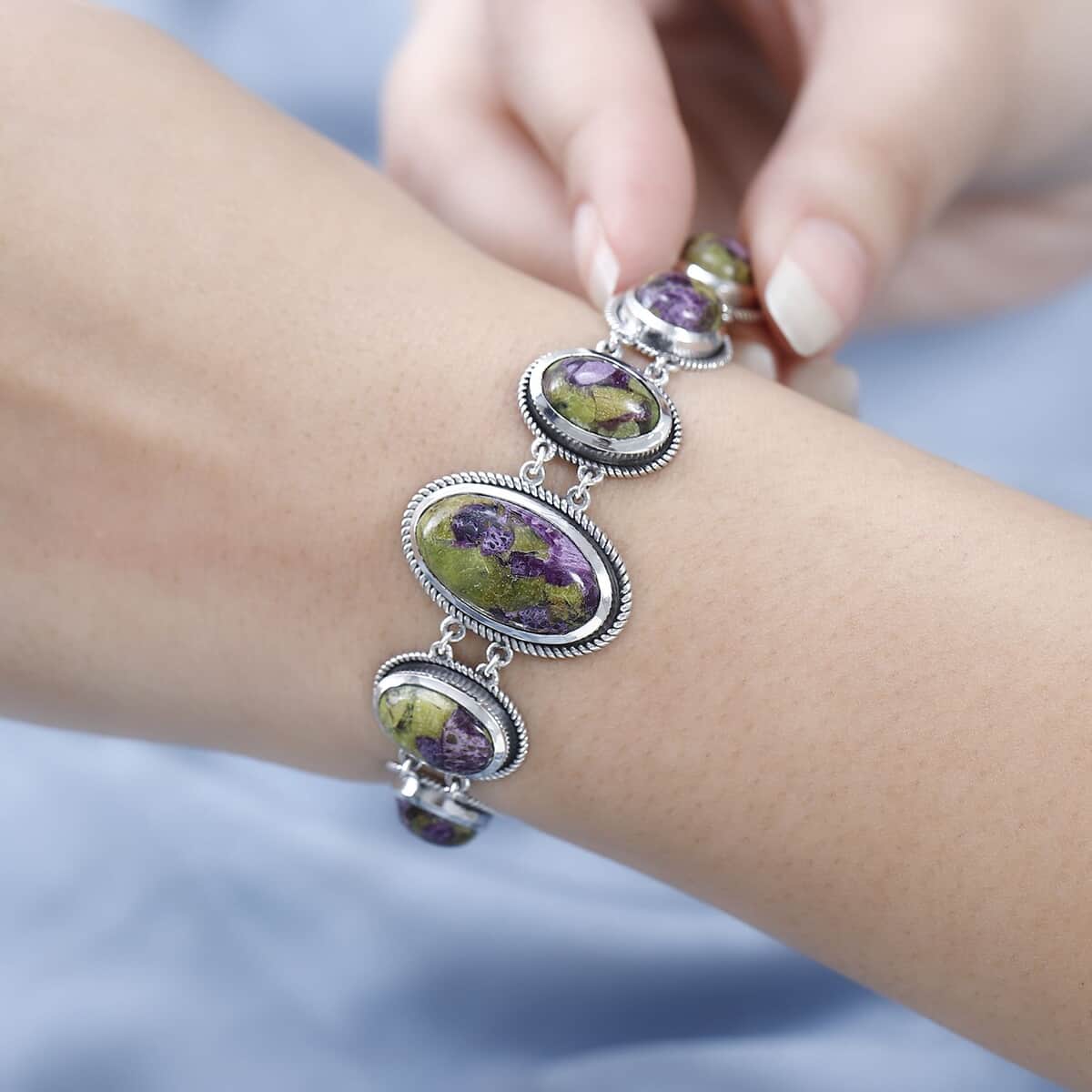 Tasmanian Stichtite Toggle Clasp Bracelet in Sterling Silver (6.50-8.00In) 22.50 ctw image number 2