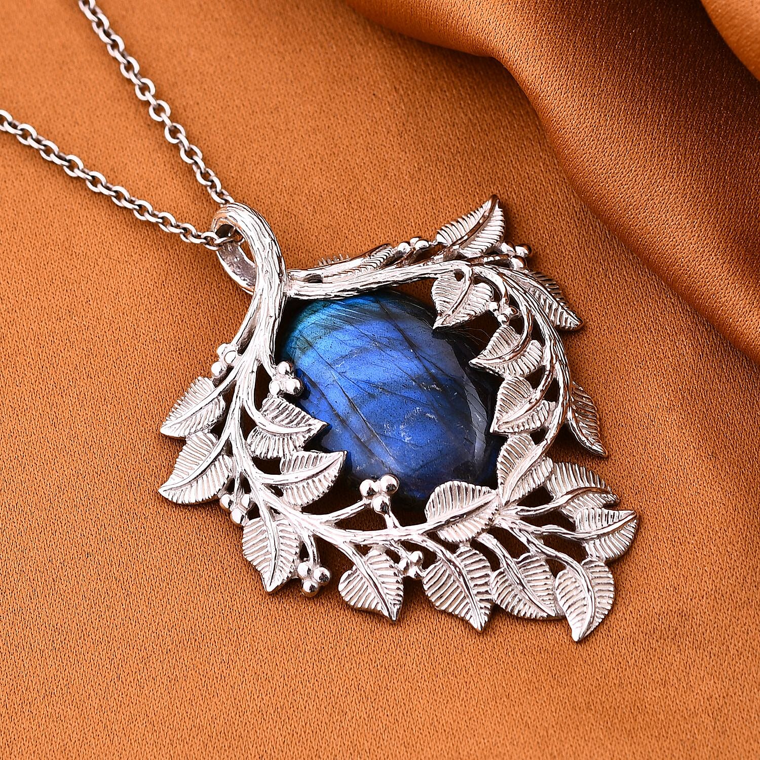 Labradorite 20.24 ctw Pendant in Sterling Silver