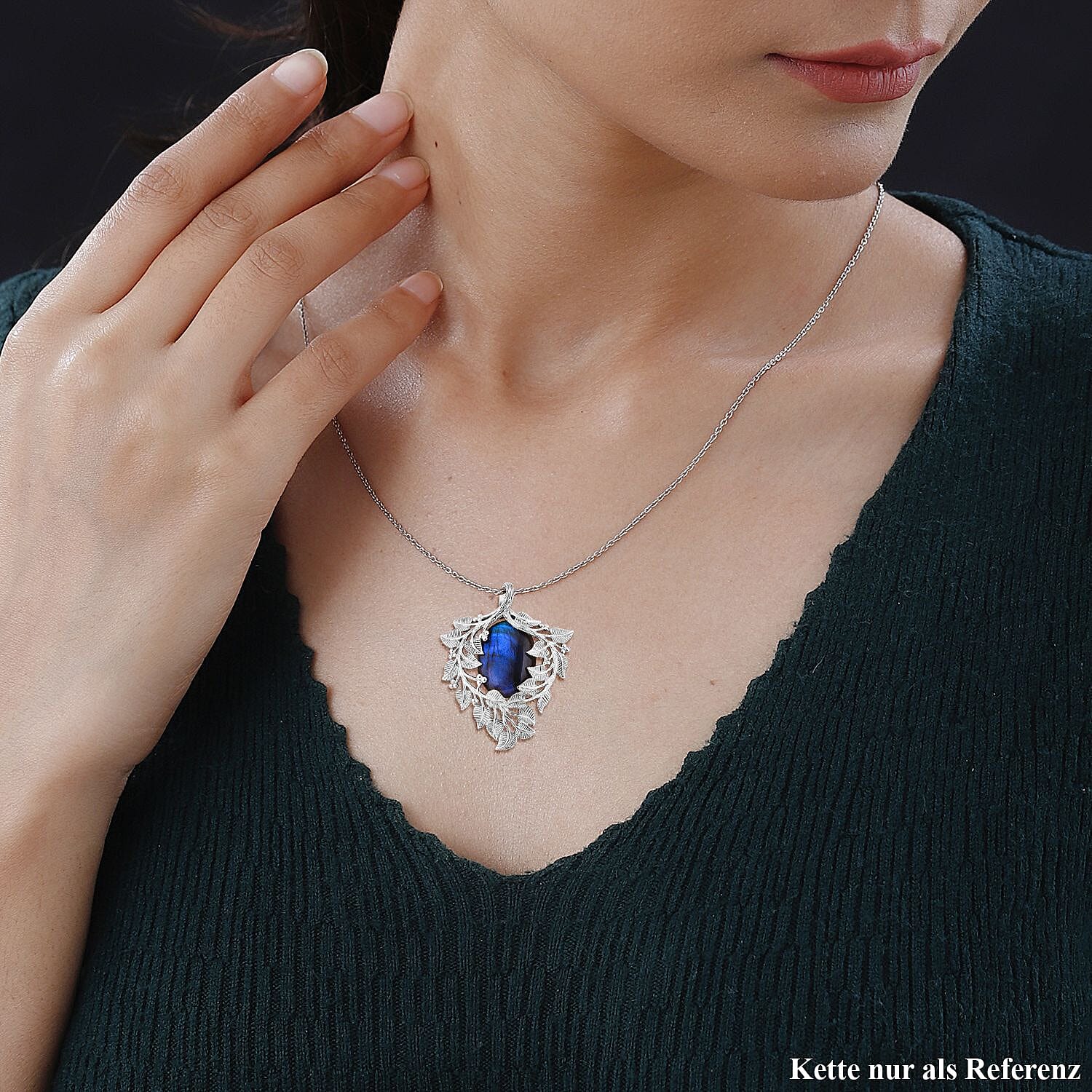 Labradorite 20.24 ctw Pendant in Sterling Silver