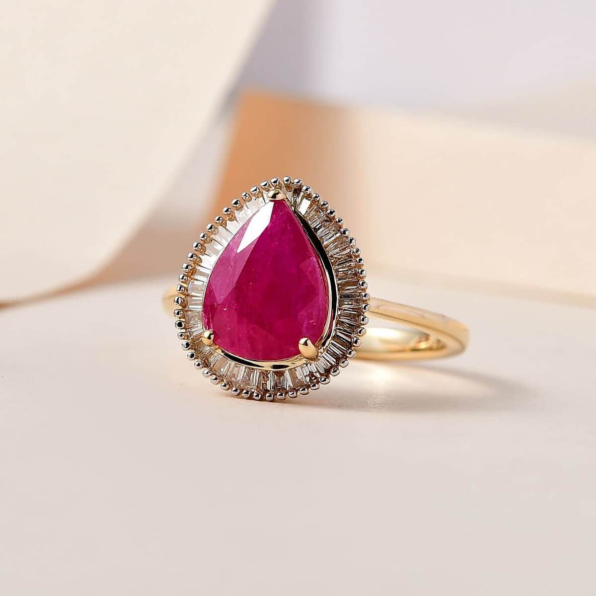 Doorbuster Luxoro 14K Yellow Gold Premium Mozambique Ruby and G-H I1 Diamond Halo Ring 2.90 ctw image number 1