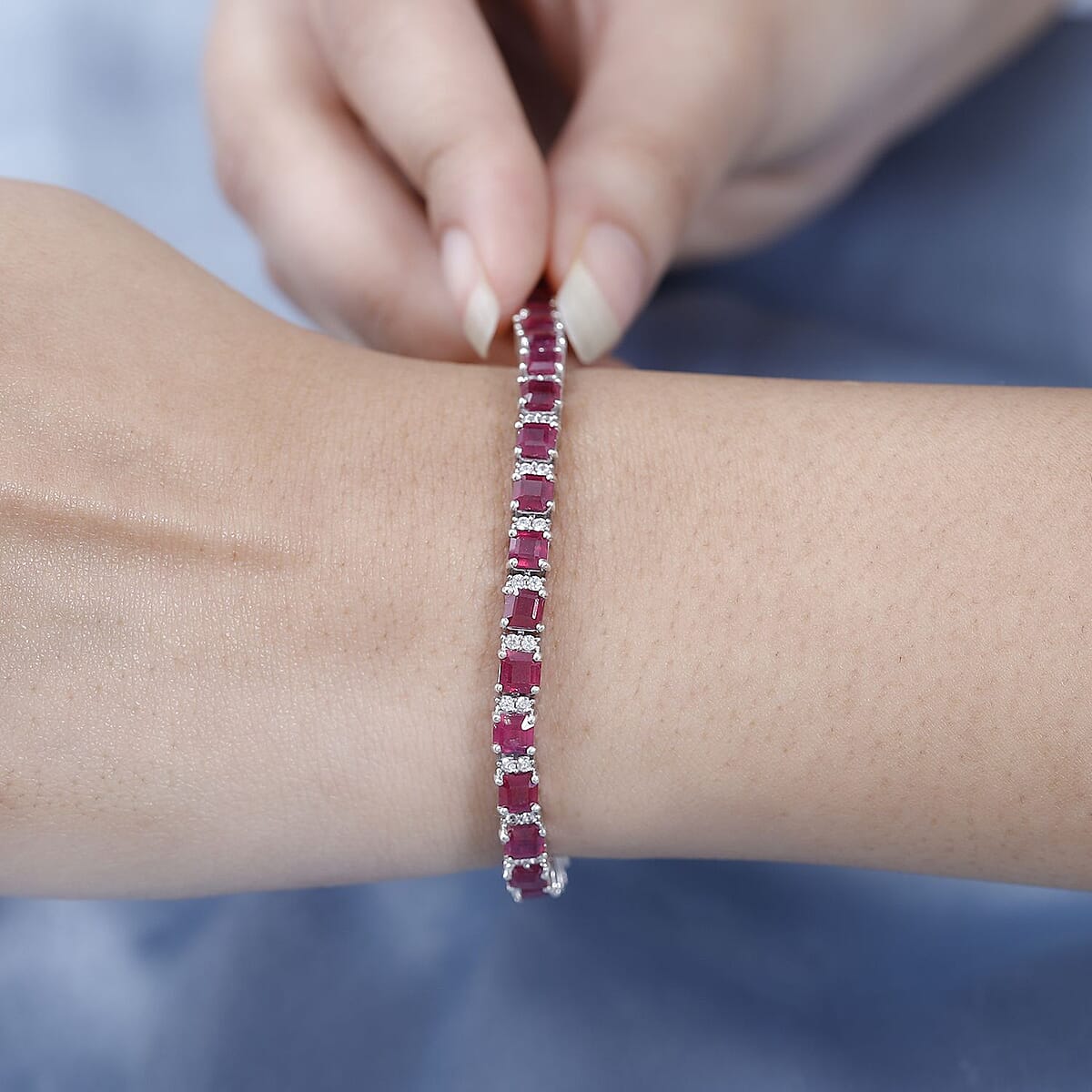 Asscher Cut Niassa Ruby (FF) and White Zircon Bracelet in Platinum Over Sterling Silver (7.25 In) 17.00 ctw image number 2