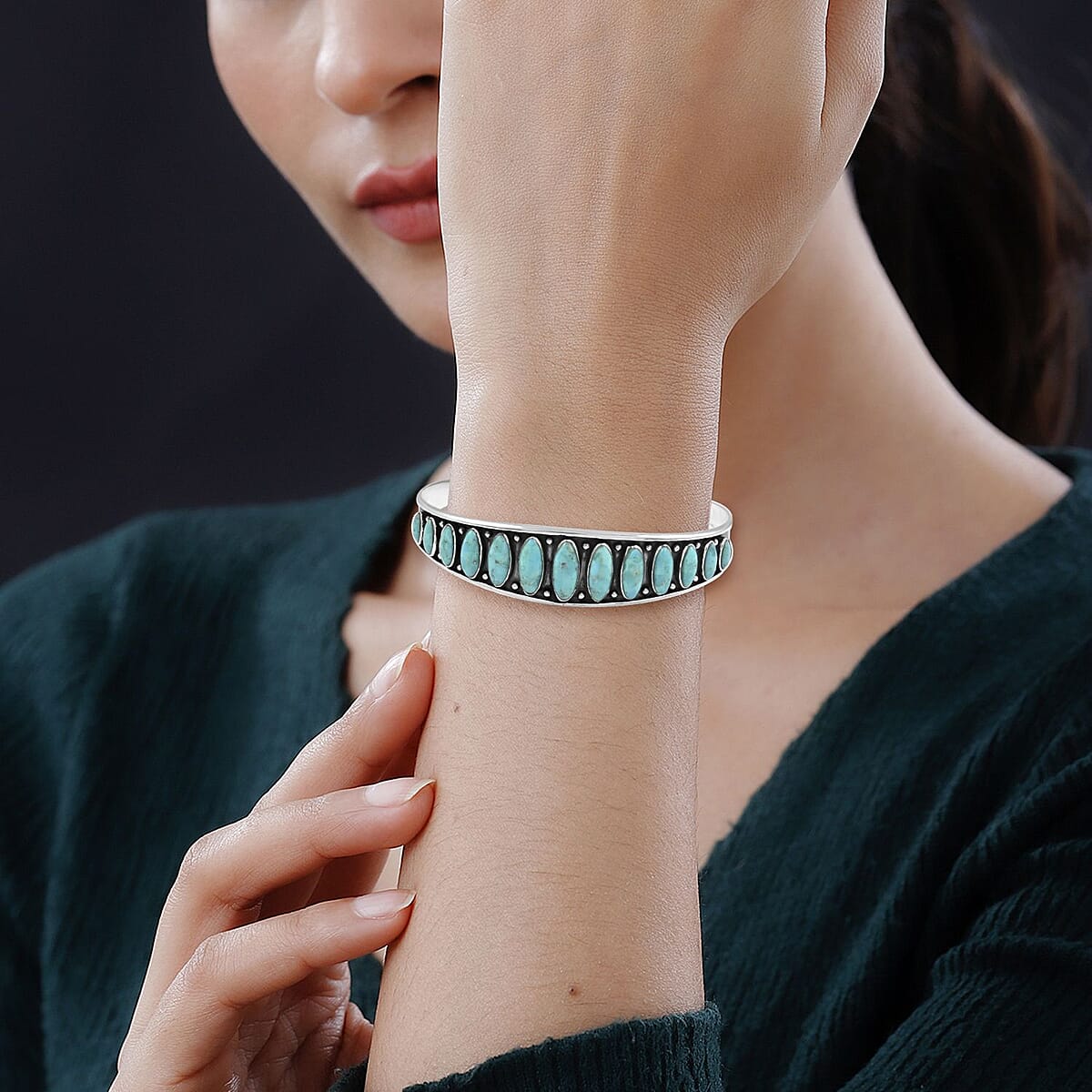 Santa Fe Style Turquoise Cuff Bracelet in Sterling Silver (Adjustable) 6.50 ctw image number 2