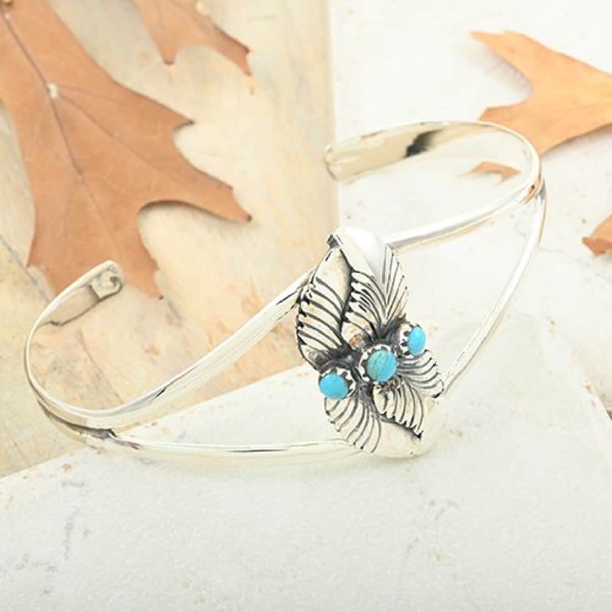 Santa Fe Style Turquoise Cuff Bracelet in Sterling Silver (Adjustable) 3.50 ctw image number 1