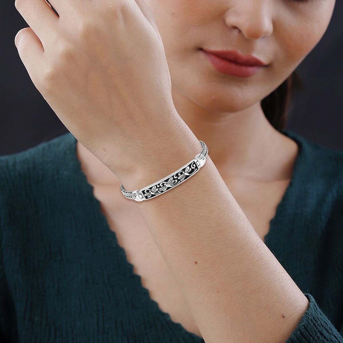 Bali Legacy Sterling Silver Engraved Dragonfly Tulang Naga Bracelet (8.00 In) 15.20 Grams image number 2