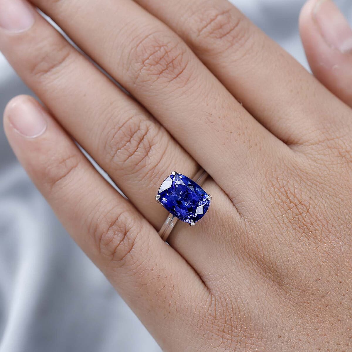 Certified & Appraised Rhapsody 950 Platinum AAAA Tanzanite and E-F VS2 Diamond Solitaire Ring (Size 6.0) 5.25 Grams 5.30 ctw image number 2
