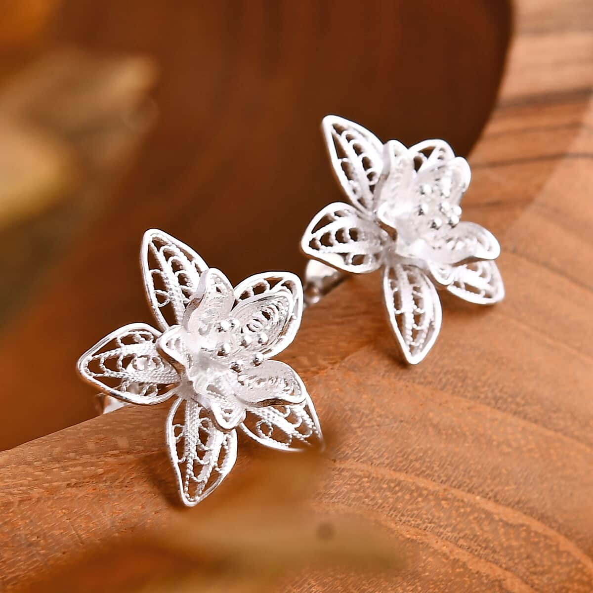 Flower Stud Earrings in Sterling Silver 3.35 Grams image number 1