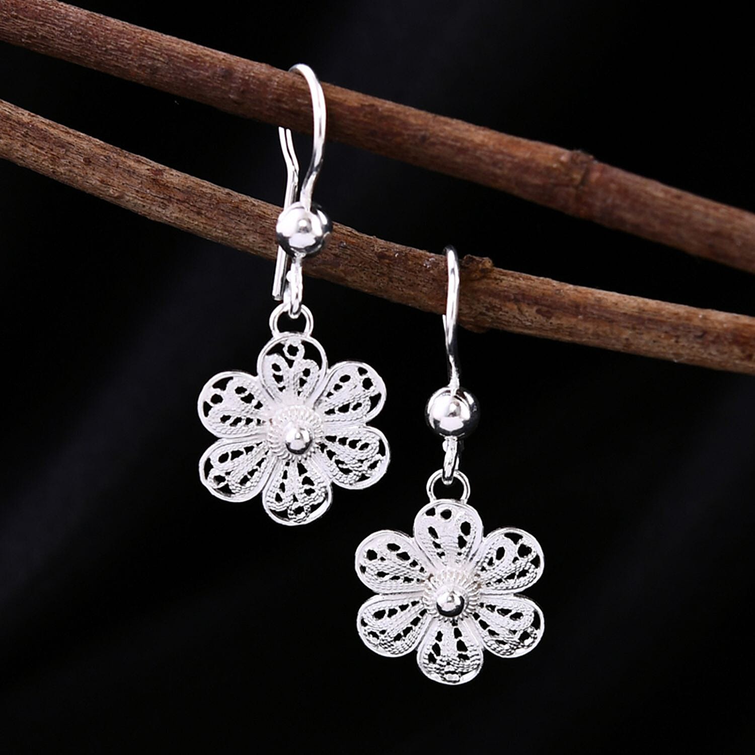 Artistry Tarakashi Collection Sterling Silver Flower Earrings 2.50 Grams