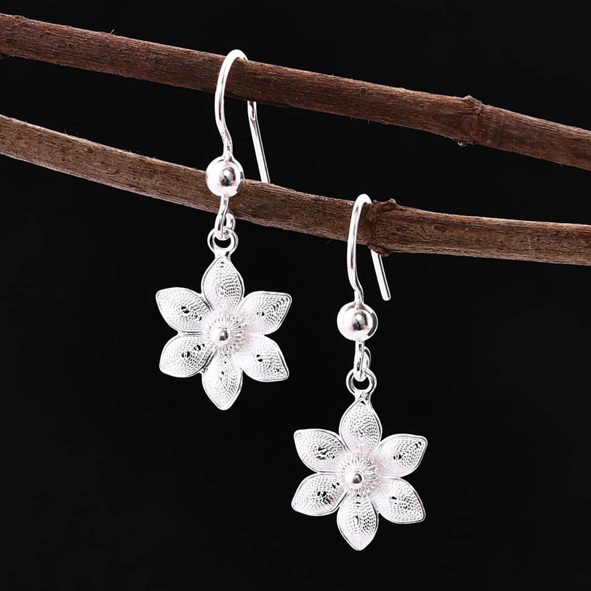 Artistry Tarakashi Collection Sterling Silver Flower Earrings 3 Grams image number 1