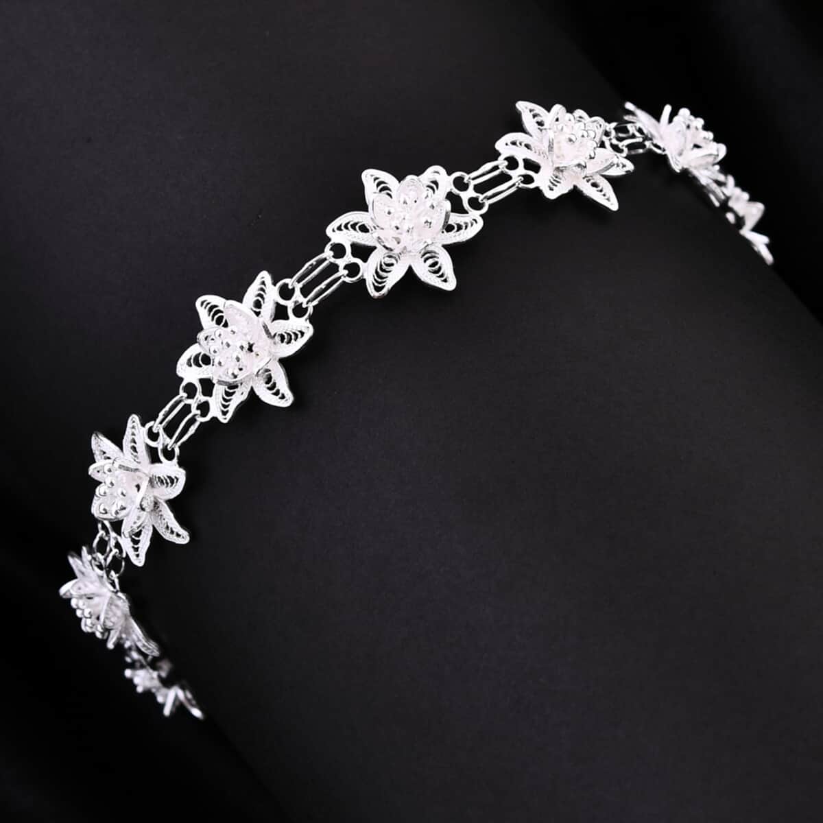 Artistry Tarakashi Collection Sterling Silver Floral Bracelet (7.25-9.0In) 8.90 Grams image number 1