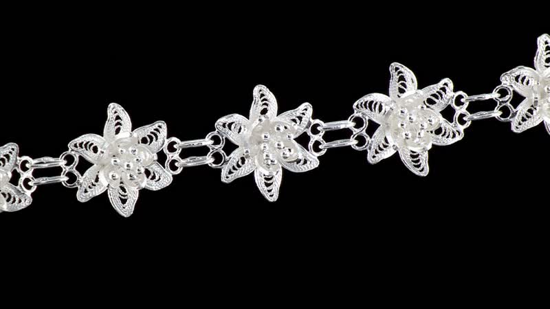 Artistry Tarakashi Collection Sterling Silver Floral Bracelet (7.25-9.0In) 8.90 Grams