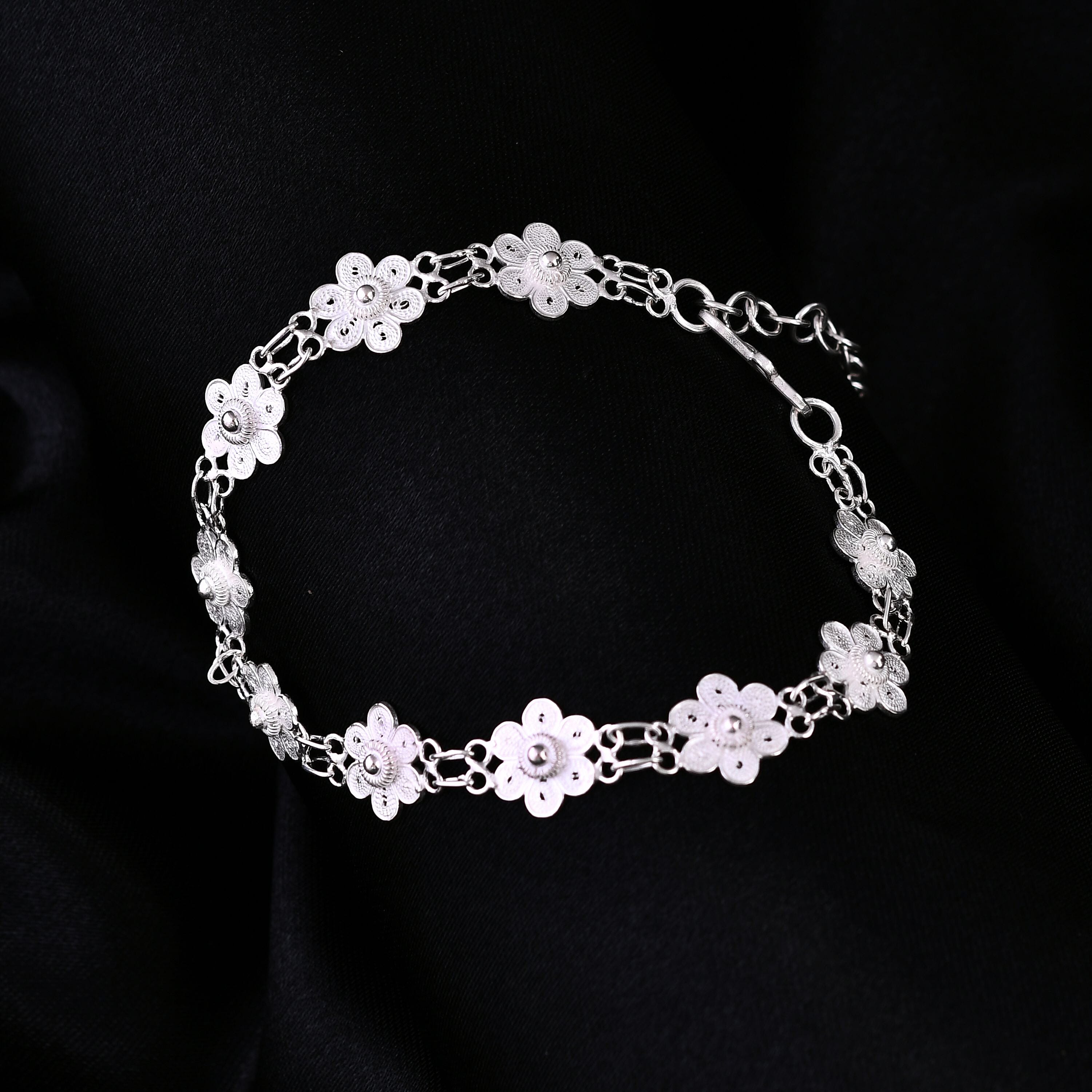 Artistry Tarakashi Collection Sterling Silver Floral Bracelet (7.25-9.25In) 7.35 Grams