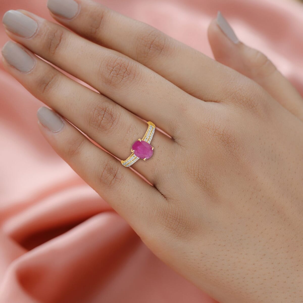 Certified & Appraised Luxoro AAA Montepuez Ruby and I2 Diamond 2.35 ctw Ring in 14K Yellow Gold (Size 6.0) image number 2