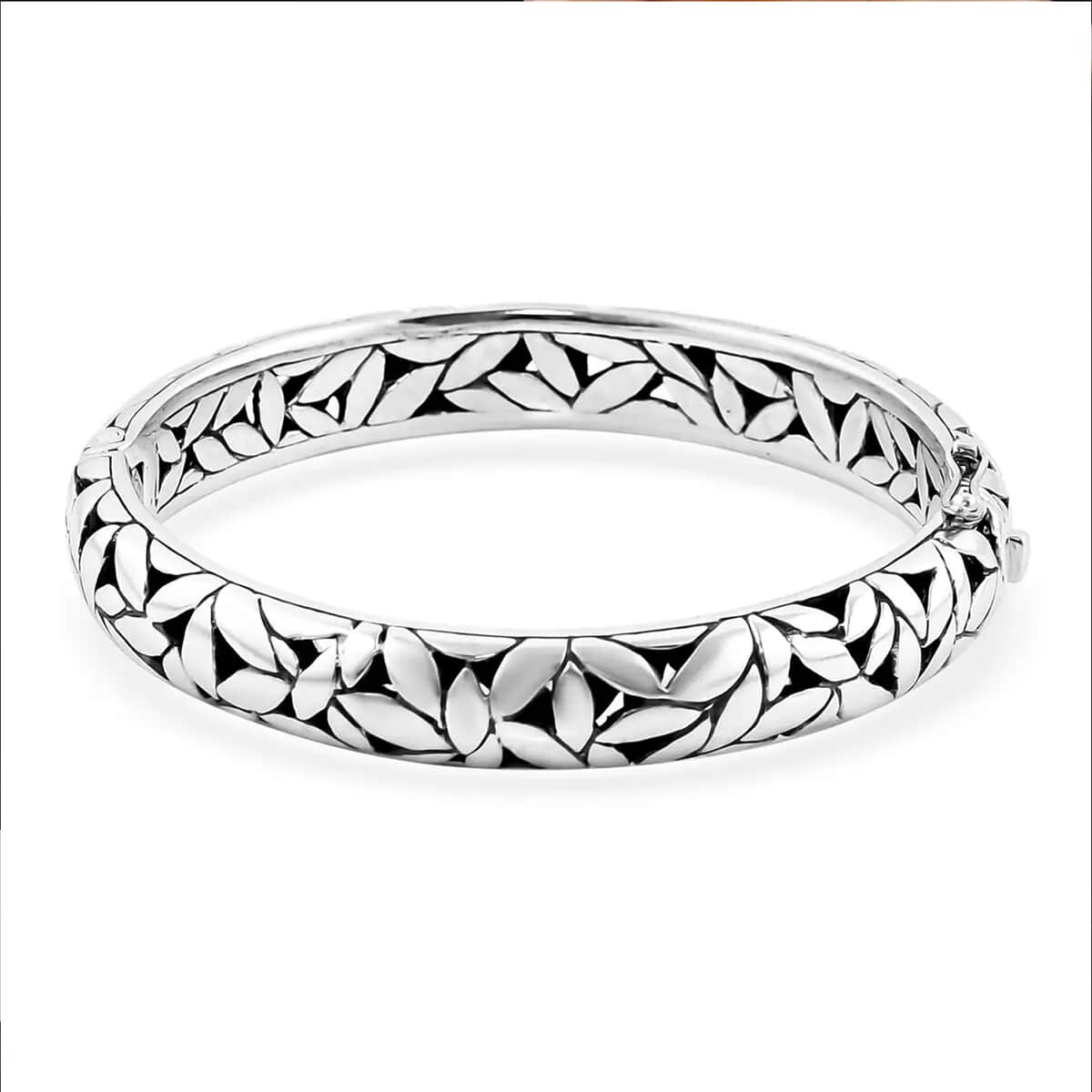 Bali Legacy Sterling Silver Floral Bangle Bracelet (6.50 In) (27.75 g) image number 5