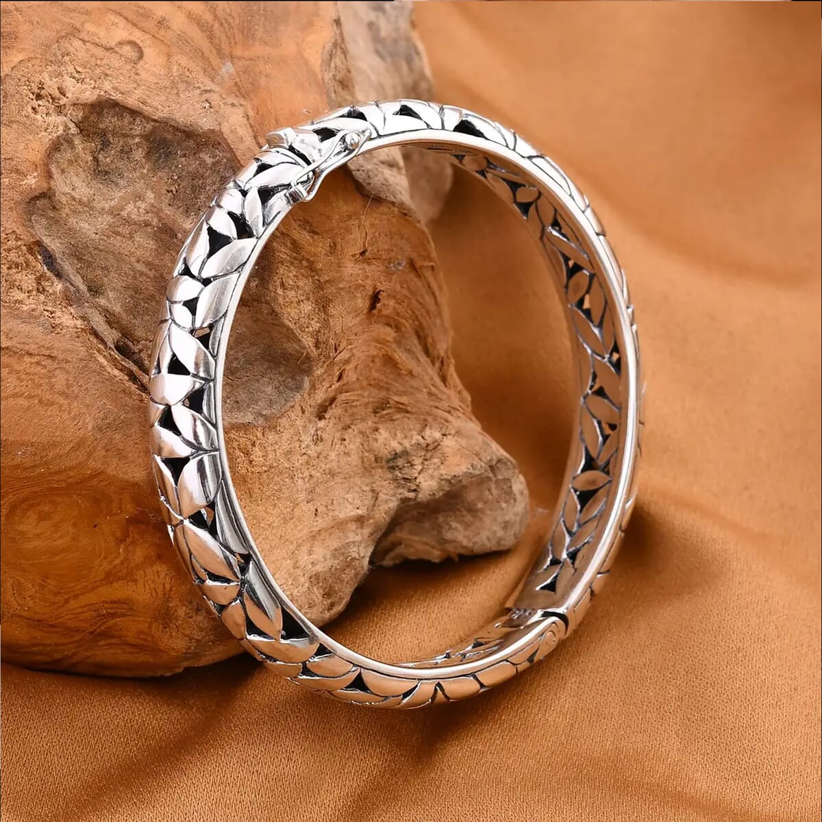 Bali Legacy Sterling Silver Floral Bangle Bracelet (8.00 In) 38.70 Grams image number 1