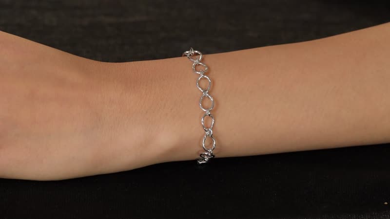 Doorbuster Platinum Over Sterling Silver Oval Link Chain Bracelet (7.25 In) (5.80 g)