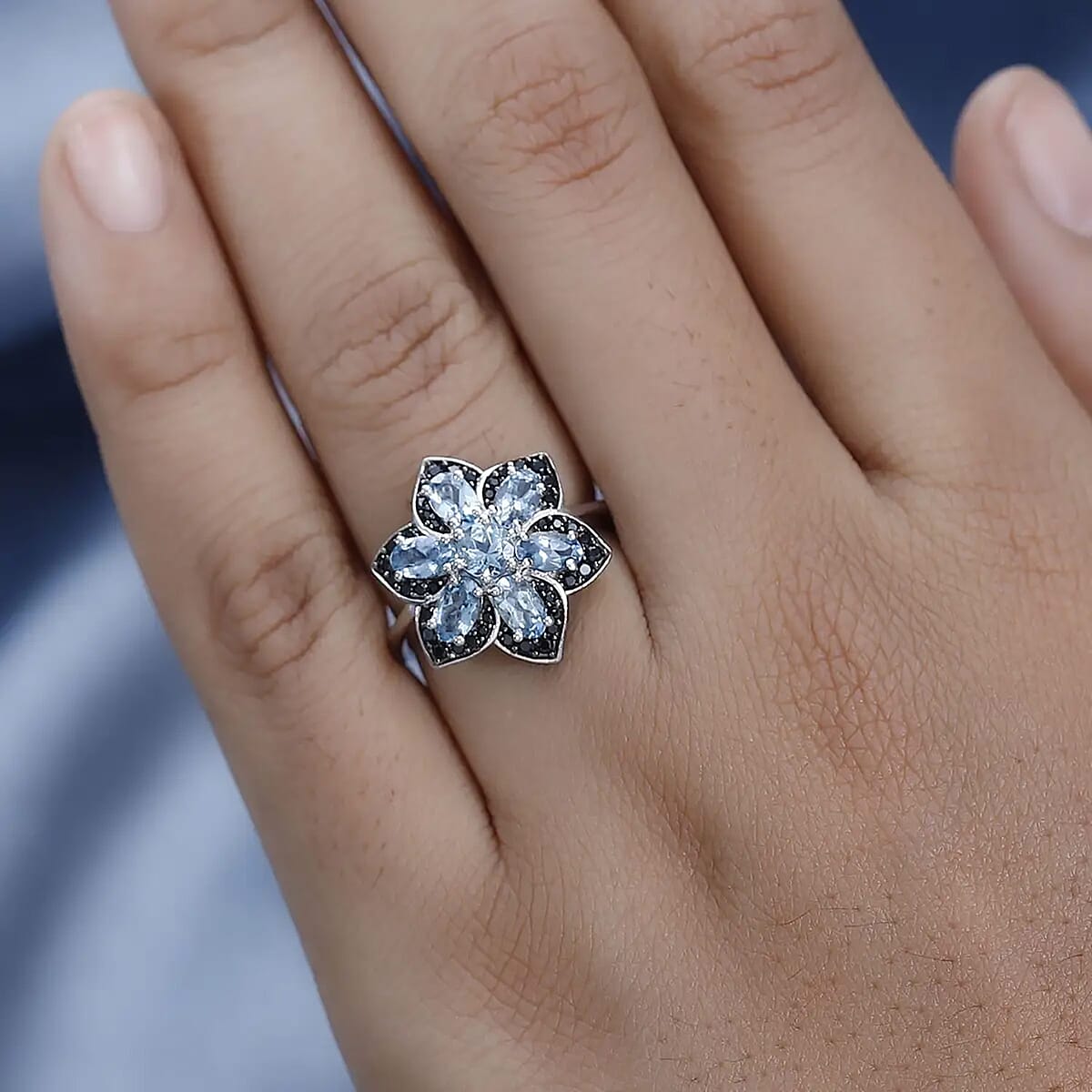Santa Maria Aquamarine and Thai Black Spinel 1.75 ctw Daisy  Floral Ring in Platinum Over Sterling Silver (Size 6.0) image number 5