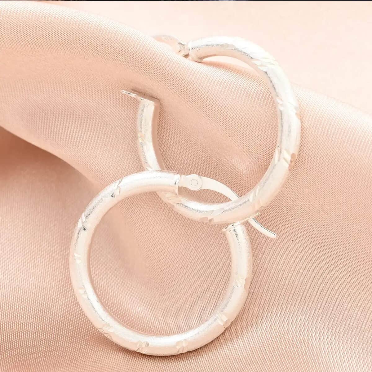 Hoop Earrings in Rhodium Over Sterling Silver 2.80 Grams image number 1