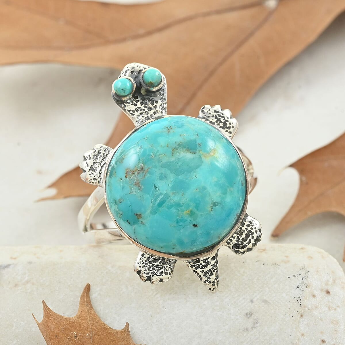 Santa Fe Style Kingman Turquoise Turtle Ring in Sterling Silver (Size 11.0) 8.00 ctw image number 1