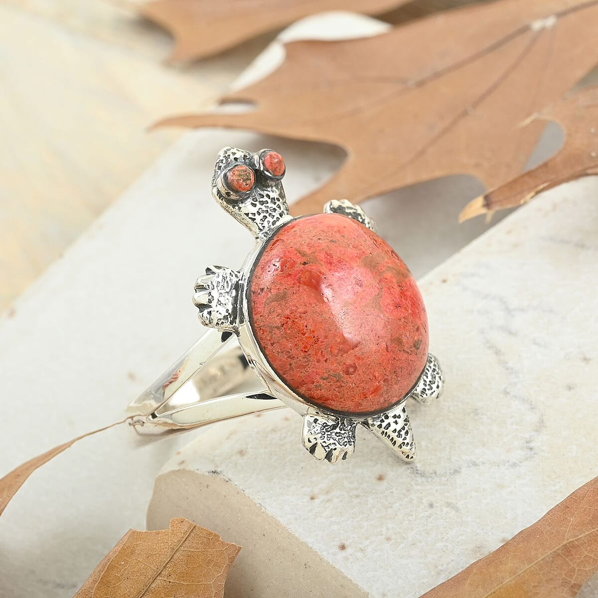 Santa Fe Style Plum Coral Turtle Ring in Sterling Silver (Size 8.0) image number 1