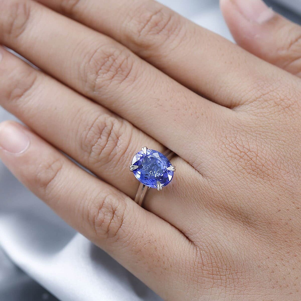Certified & Appraised Rhapsody 950 Platinum AAAA Tanzanite and E-F VS Diamond Solitaire Ring (Size 8.5) 5 Grams 5.00 ctw image number 2