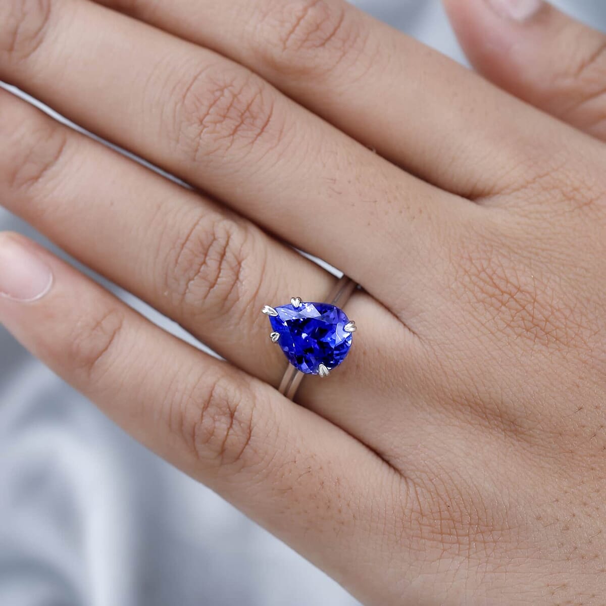 Certified & Appraised Rhapsody 950 Platinum AAAA Tanzanite and E-F VS2 Diamond Solitaire Ring (Size 7.5) 5.25 Grams 4.80 ctw image number 2