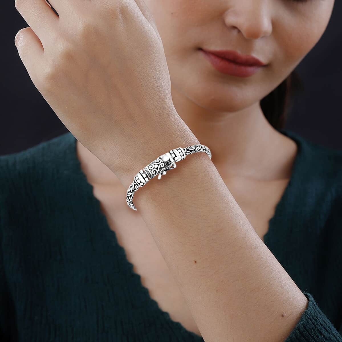 Bali Legacy Oval Shape Borobudur Bracelet in Sterling Silver (7.25 In) 15.50 Grams image number 2