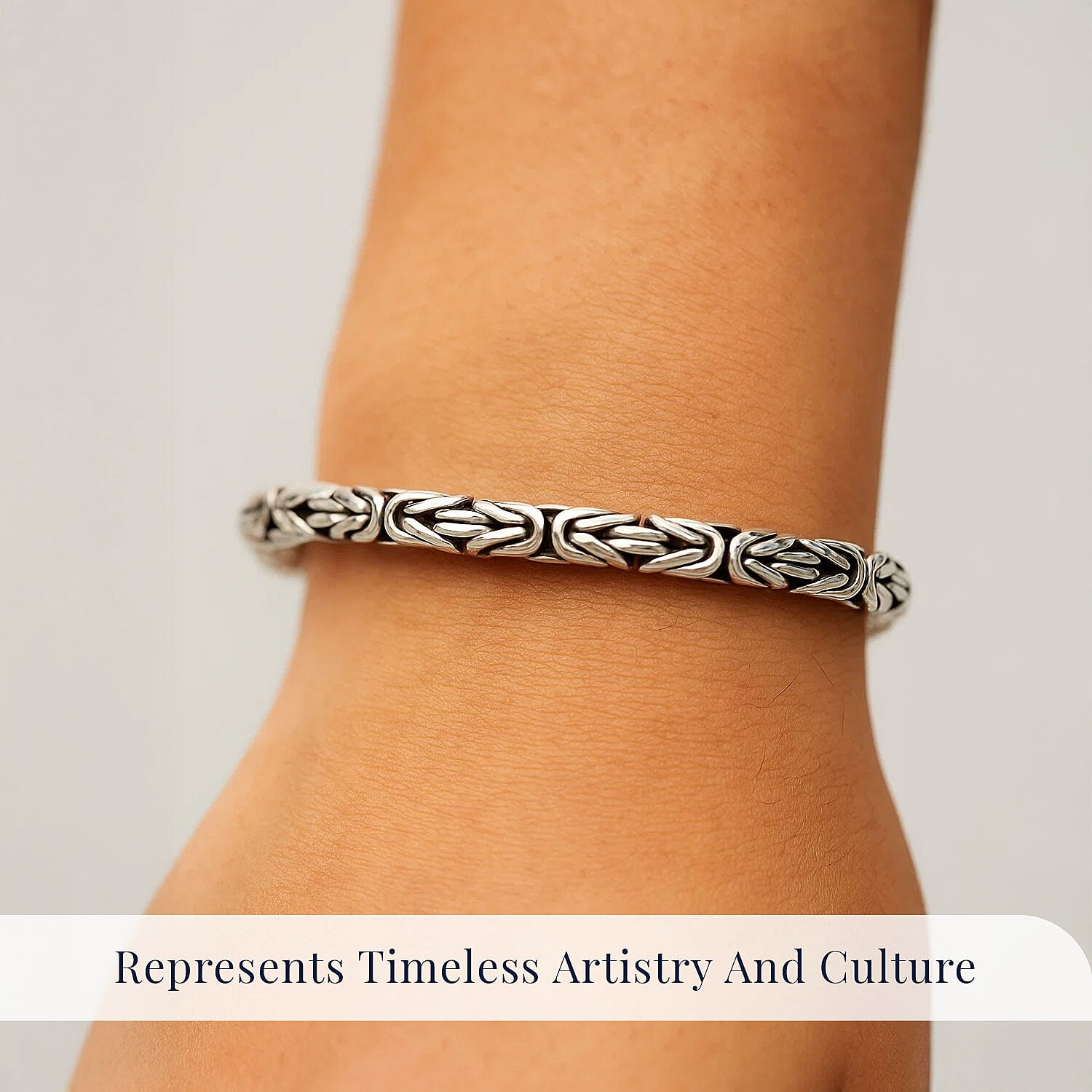 D'Joy Bali Legacy Oval Shape Borobudur Bracelet in Sterling Silver (7.25 In) 16.32 Grams