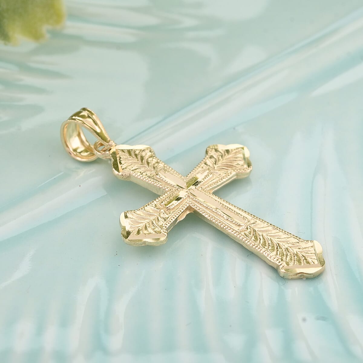 Made in America 10K Yellow Gold Cross Pendant 1.40 Grams image number 1