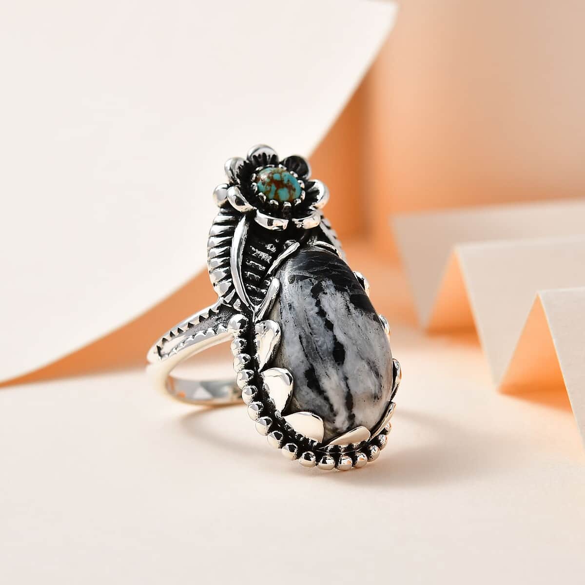 Artisan Crafted White Buffalo, Royston Turquoise Ring in Sterling Silver (Size 7.0) 10.40 ctw image number 1