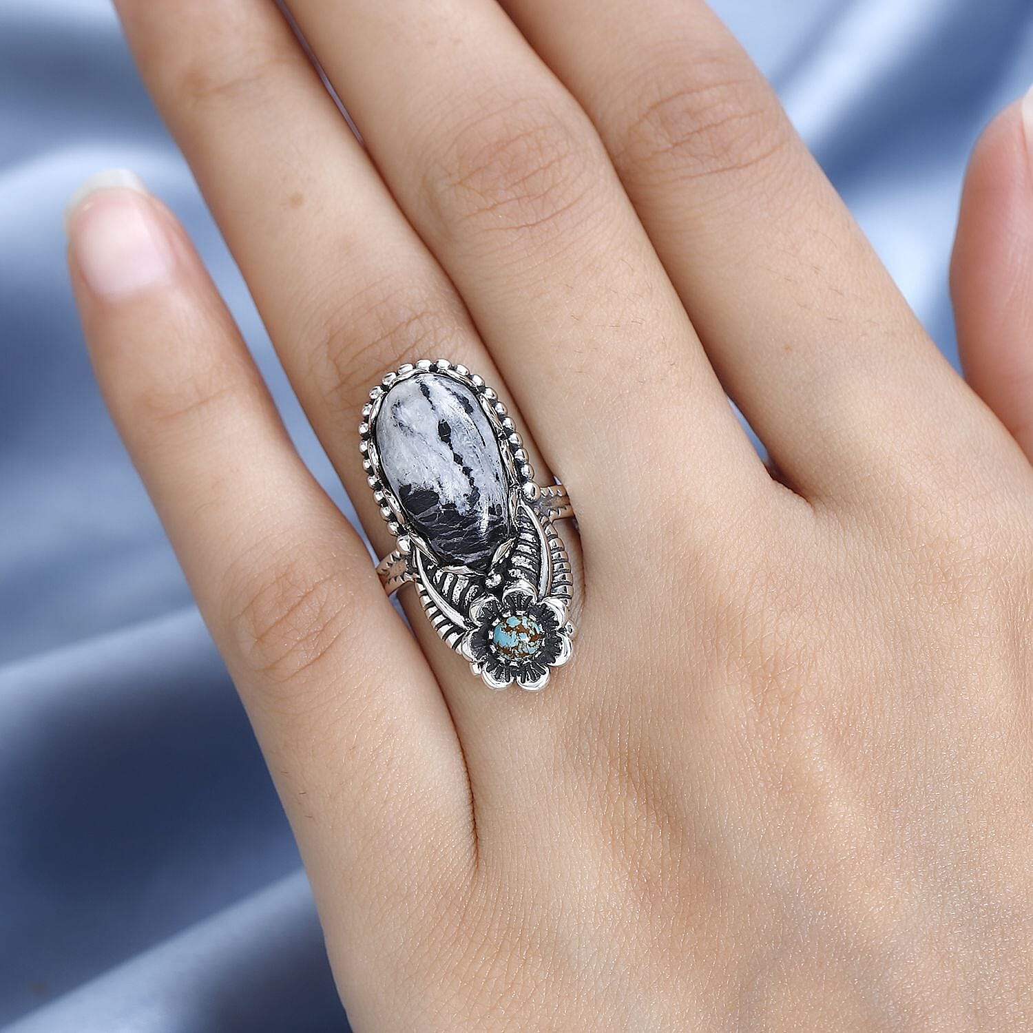 Artisan Crafted White Buffalo and Royston Turquoise Floral Ring in Sterling Silver (Size 6.0) 9.10 ctw
