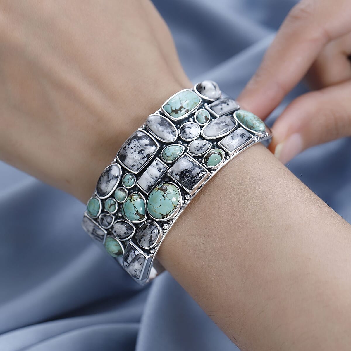 Artisan Crafted Blue Moon Turquoise and White Buffalo Cuff Bracelet in Sterling Silver (7.5 in) 52.60 ctw image number 2