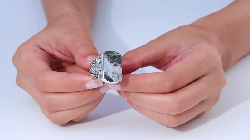 Artisan Crafted White Buffalo Men's Ring in Sterling Silver (Size 10.0) 24.70 ctw