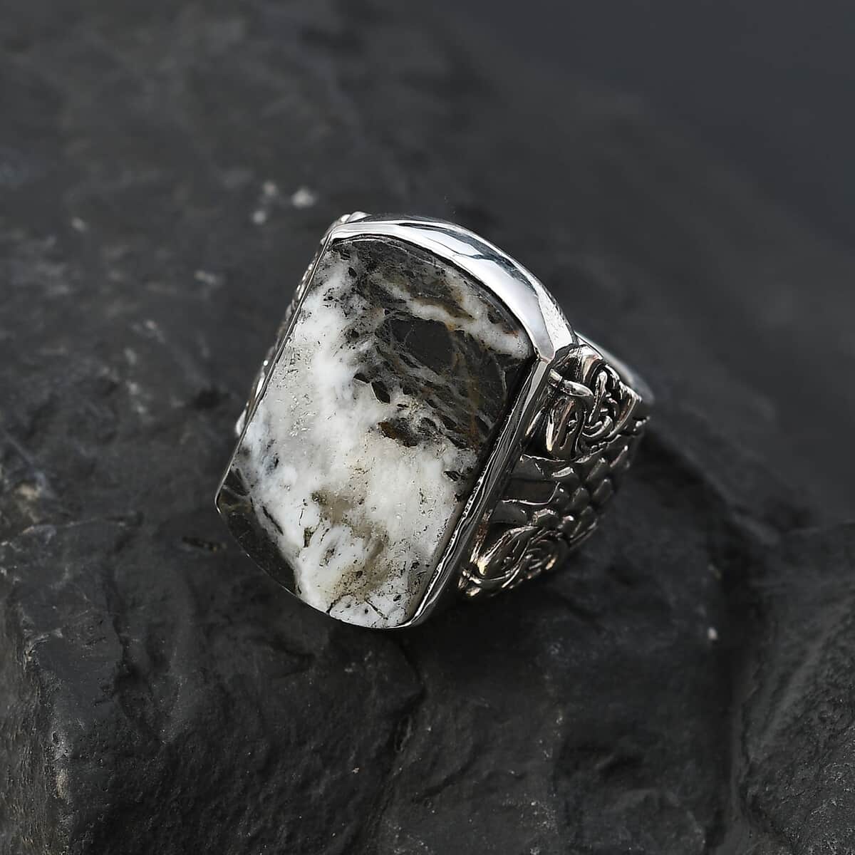 Artisan Crafted White Buffalo Men's Ring in Sterling Silver (Size 10.0) 24.70 ctw image number 1