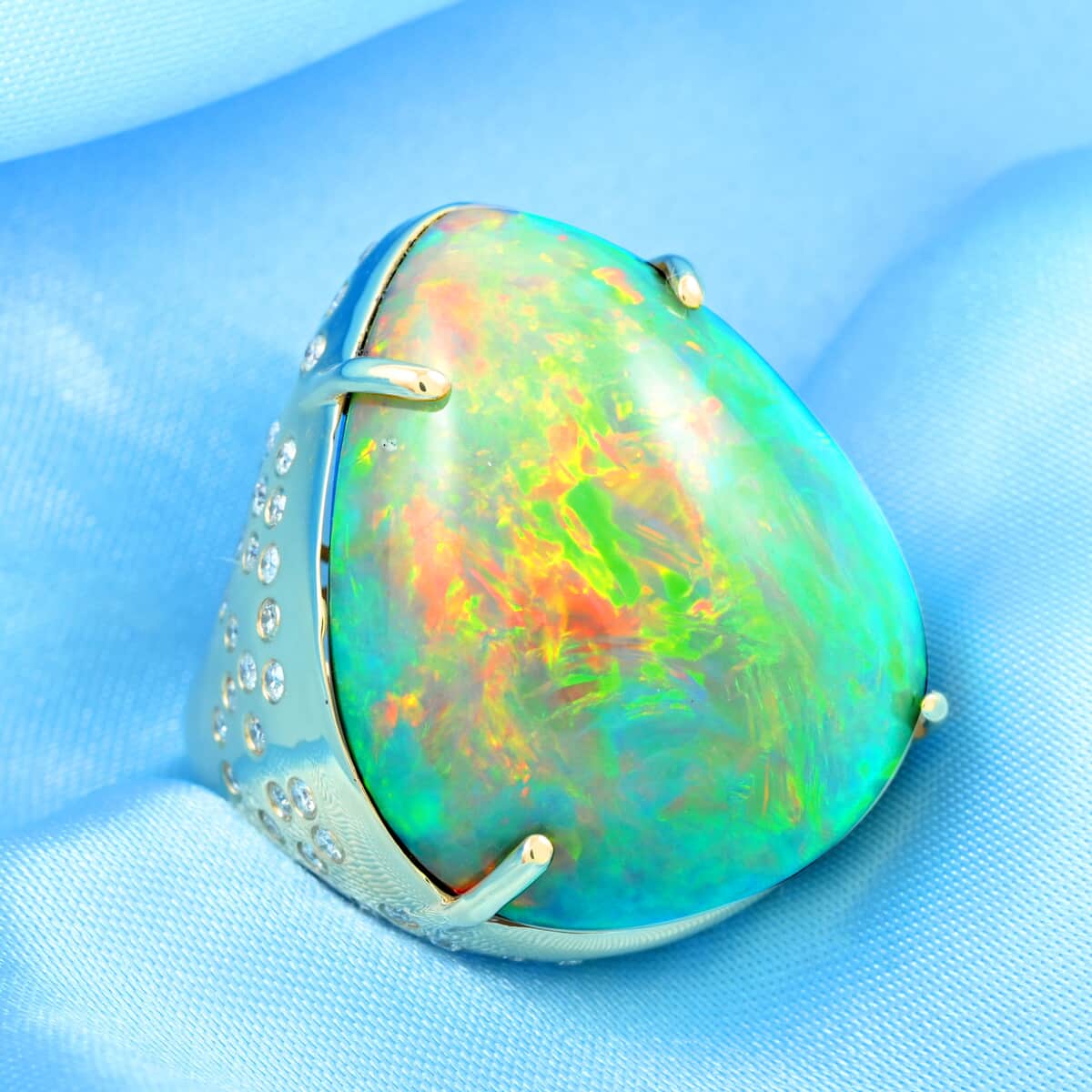 Luxoro 14K Yellow Gold AAAA Ethiopian Welo Opal, Diamond (G-H, I2) Ring (Size 7.0) (10.55 g) 43.65 ctw image number 1