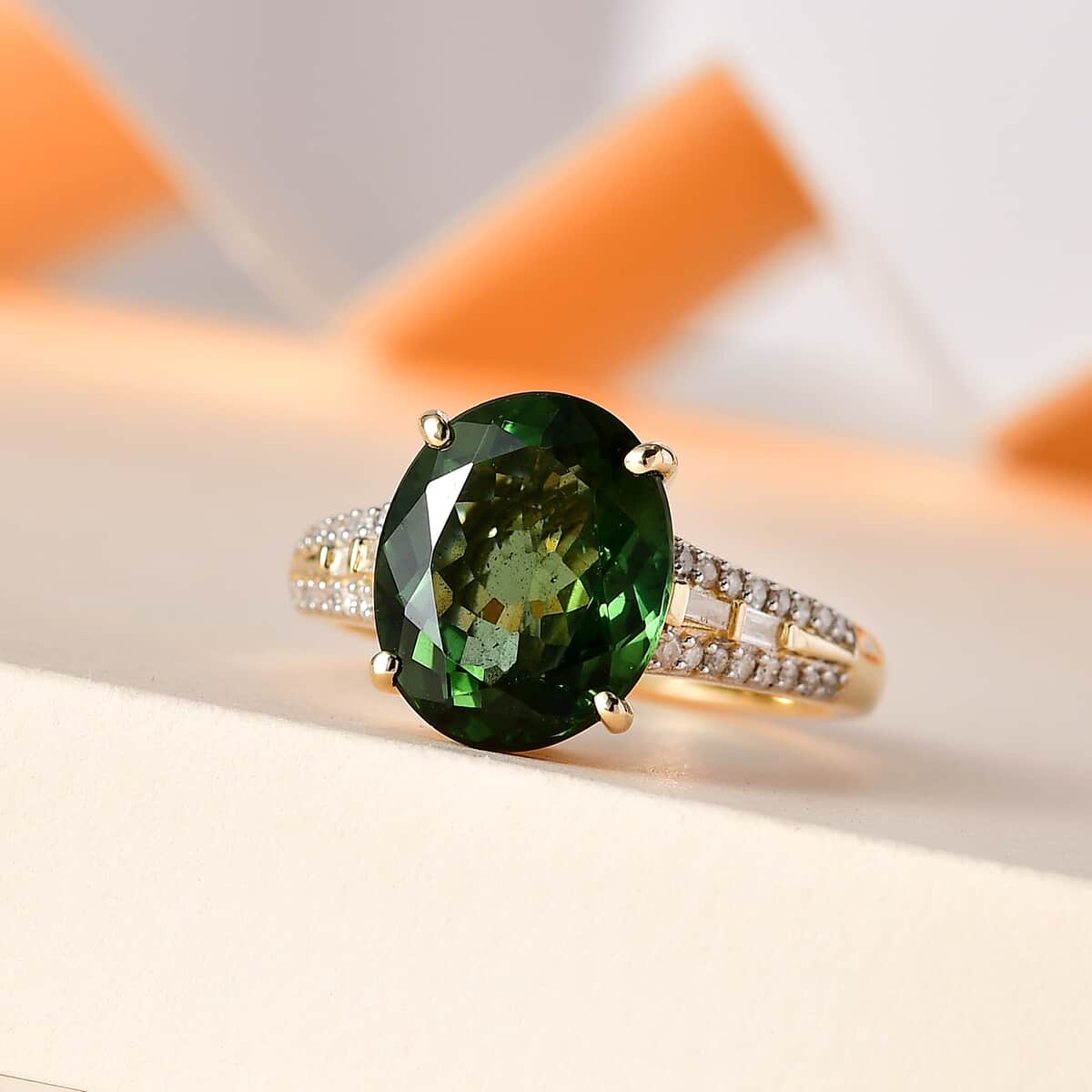 Luxoro 10K Yellow Gold AAA Tanzanian Natural Green Apatite and Diamond Ring (Size 7.0) 5.10 ctw image number 1