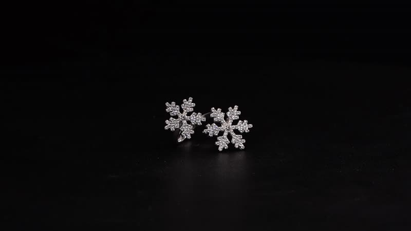 Simulated Diamond Snowflake Bypass Ring in Rhodium Over Sterling Silver (Size 6.0) 1.15 ctw