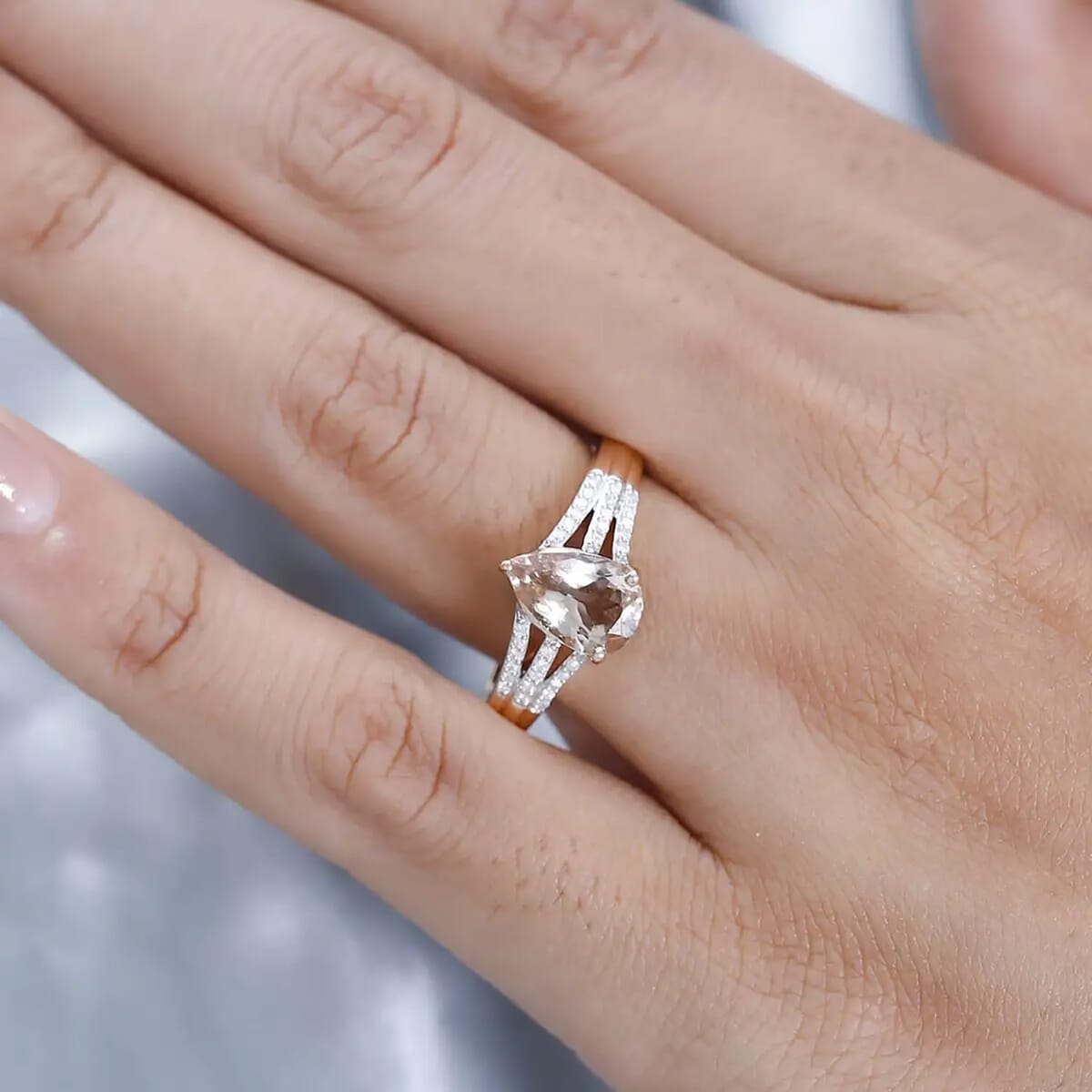 Luxoro 10K Rose Gold Premium Marropino Morganite and Diamond Split Shank Ring (Size 9.5) 1.65 ctw image number 7