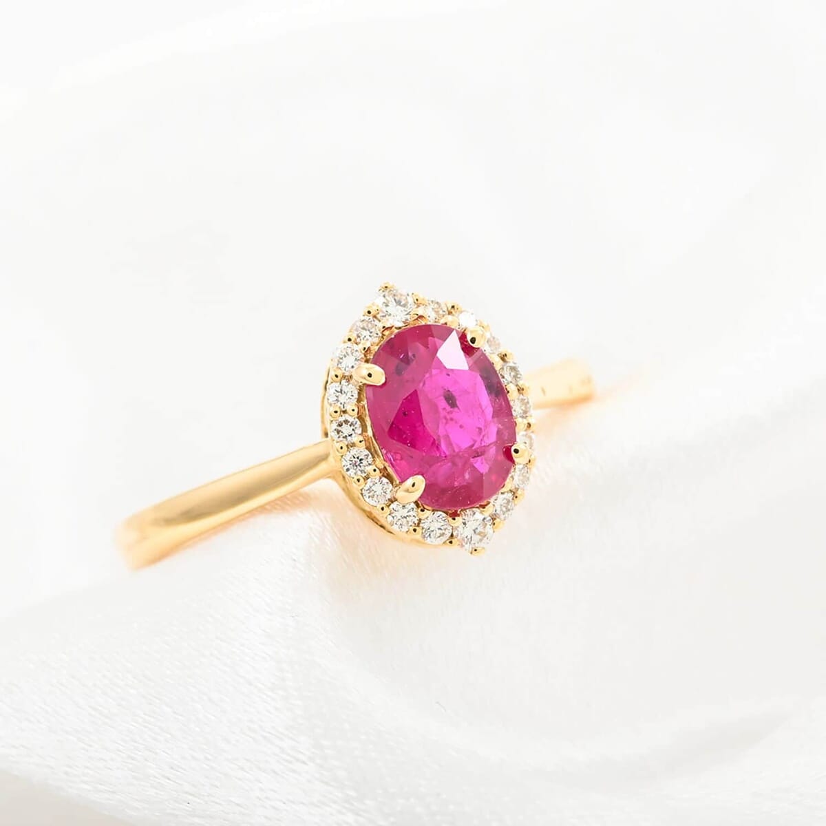 Certified & Appraised Iliana 18K Yellow Gold AAA Montepuez Ruby and Diamond G-H SI Halo Ring (Size 6.0) 1.10 ctw image number 1
