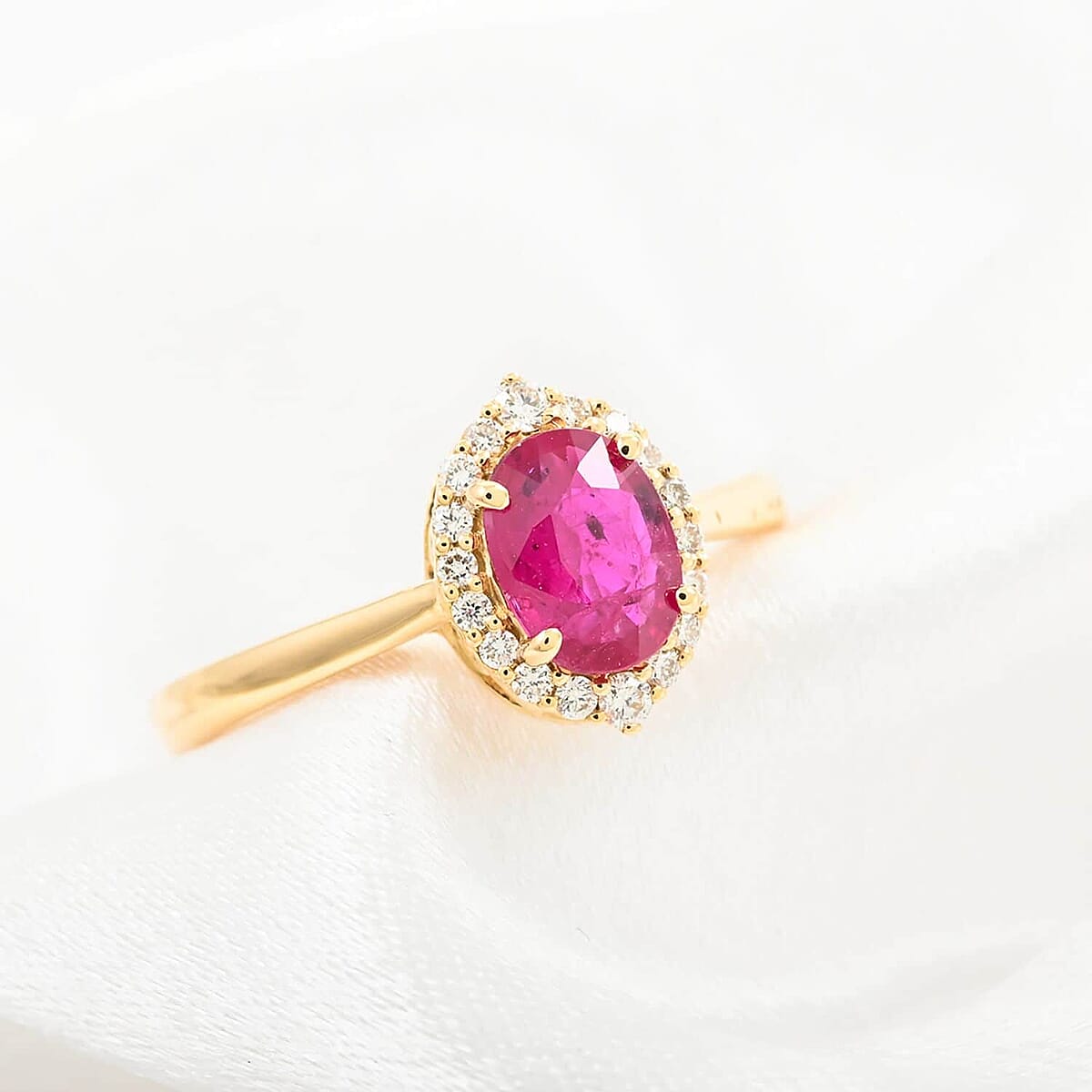 Certified & Appraised Iliana AAA Montepuez Ruby and G-H SI Diamond 1.10 ctw Halo Ring in 18K Yellow Gold (Size 7.0) image number 1