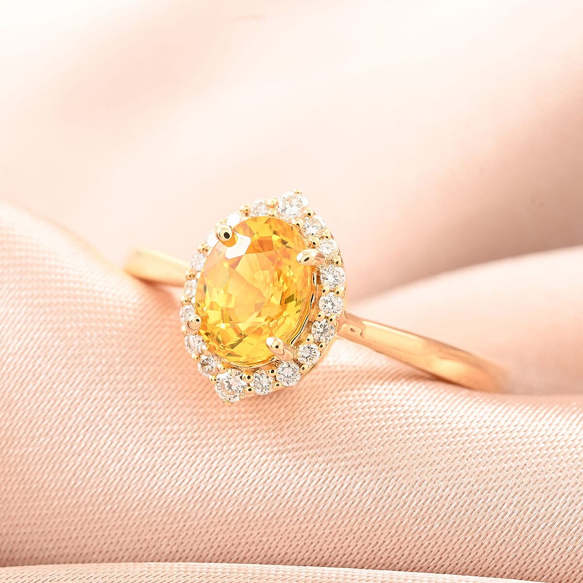 Certified & Appraised Iliana 18K Yellow Gold AAA Madagascar Yellow Sapphire, Diamond (G-H, SI) (0.17 cts) Halo Ring (Size 9.5) 1.05 ctw image number 1
