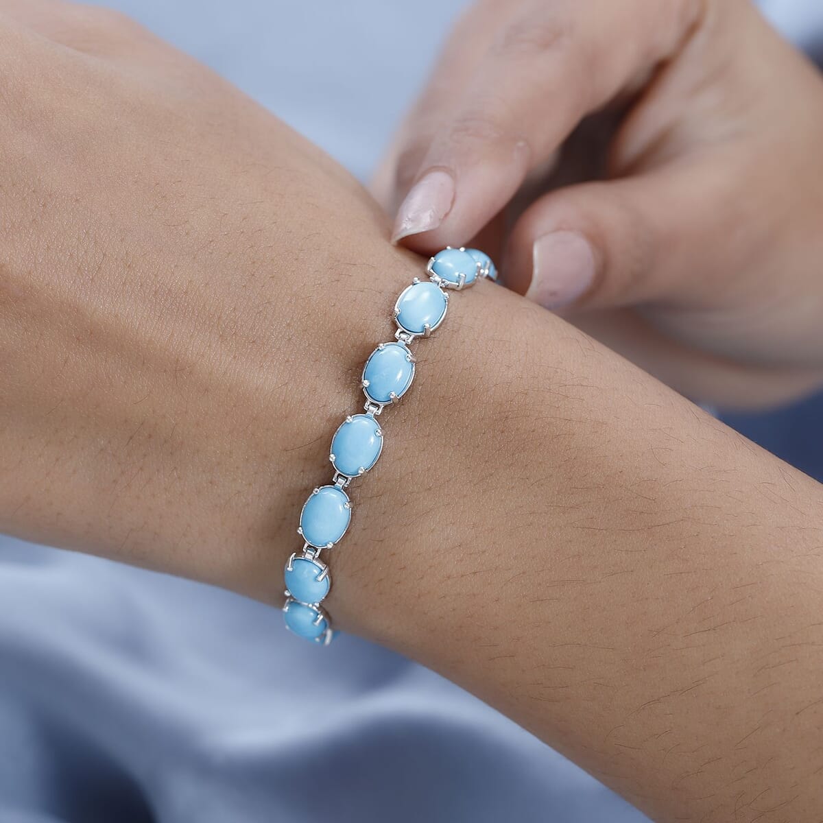 Premium Sleeping Beauty Turquoise Bracelet in Platinum Over Sterling Silver (6.50 In) 18.75 ctw image number 2